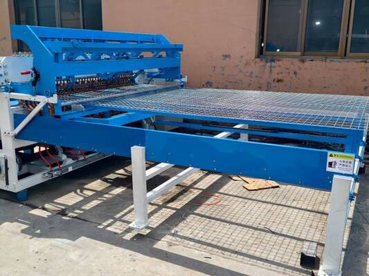 Kích thước lưới 50 * 50mm sợi nhựa 3mm hàng rào lưới máy hàn